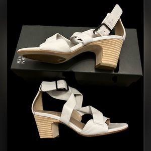 Eileen Fisher Patsy Woman’s Sandal size 7- 7.5 in Bone Color